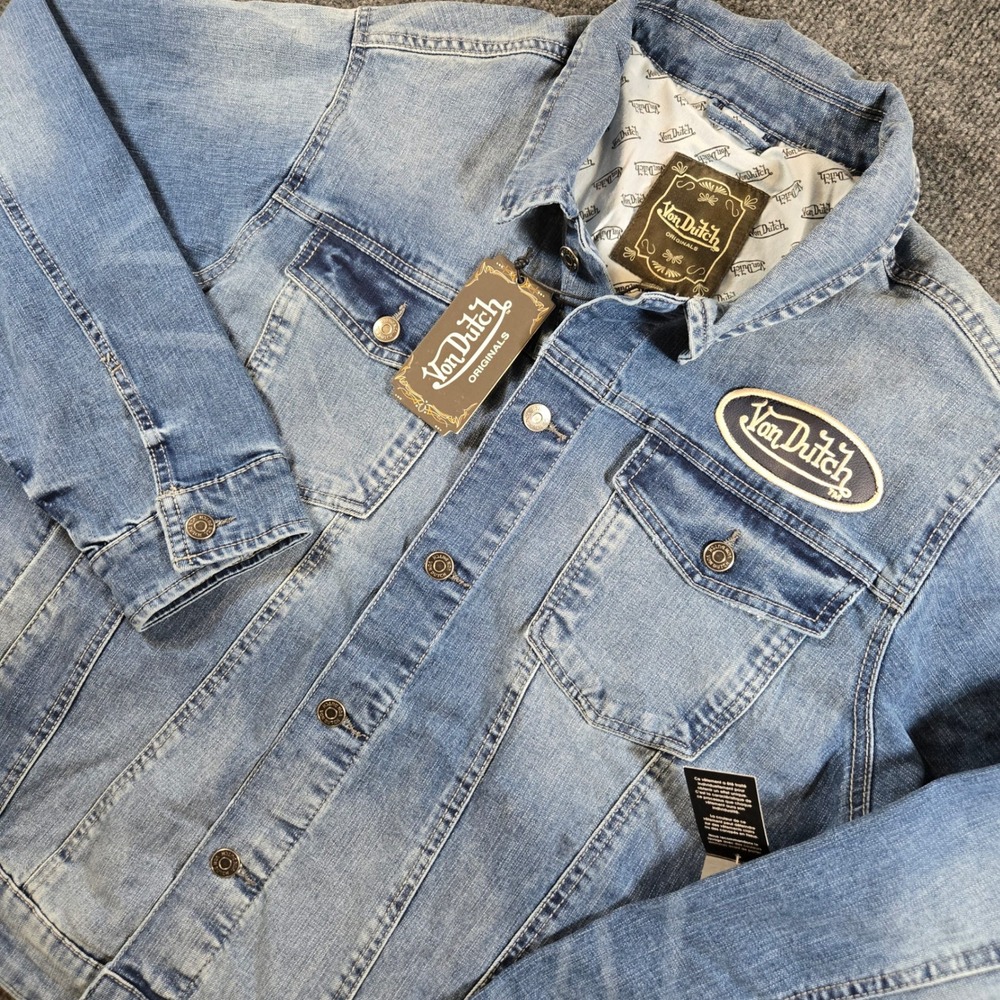 NWT Von Dutch Originals Mens Denim Trucker Jacket Tanara Wash Logo L Y2KDrip